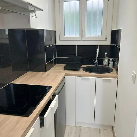 Riviera Retreat - Steps To & Shops, Balcony & Ac * Saint-Laurent-du-Var