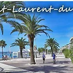 Riviera Retreat - Steps To & Shops, Balcony & Ac