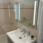 Riviera Retreat - Steps To & Shops, Balcony & Ac Διαμέρισμα Saint-Laurent-du-Var