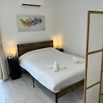 Διαμέρισμα Riviera Retreat - Steps To & Shops, Balcony & Ac
