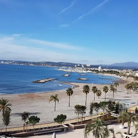 Apartament Riviera Retreat - Steps To & Shops, Balcony & Ac *