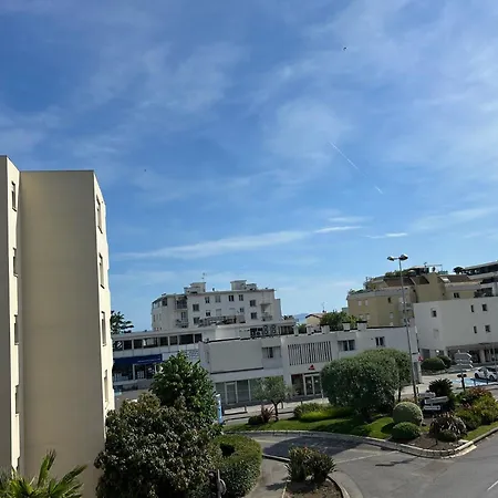 Riviera Retreat - Steps To & Shops, Balcony & Ac Apartament Saint-Laurent-du-Var