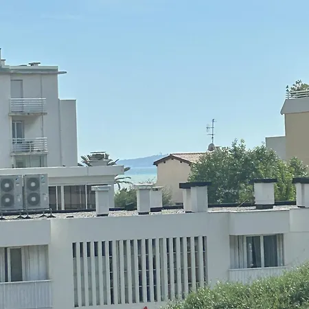 Διαμέρισμα Riviera Retreat - Steps To & Shops, Balcony & Ac