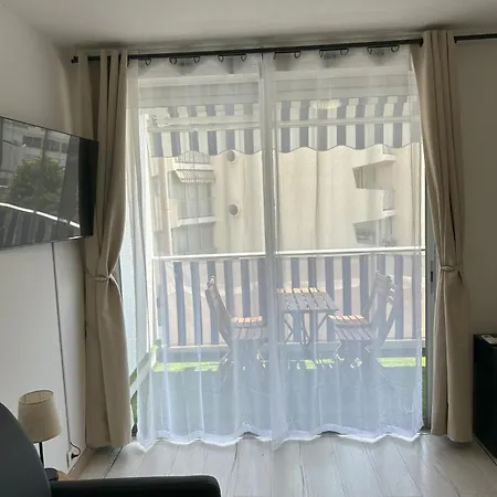 Riviera Retreat - Steps To & Shops, Balcony & Ac Saint-Laurent-du-Var