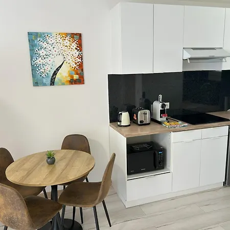 Apartament Riviera Retreat - Steps To & Shops, Balcony & Ac Saint-Laurent-du-Var