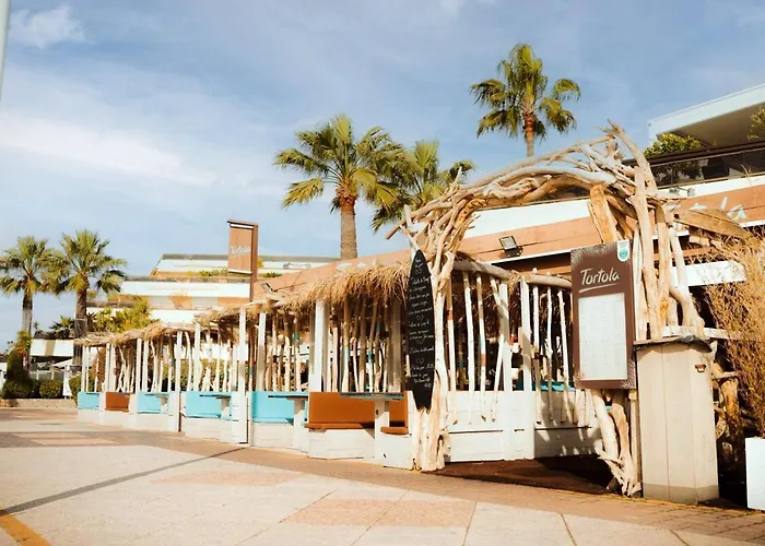 Riviera Retreat - Steps To & Shops, Balcony & Ac Lejlighed Saint-Laurent-du-Var