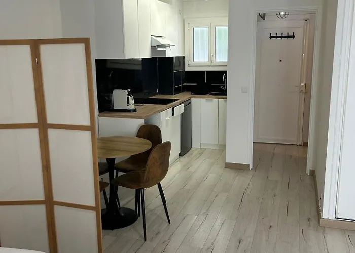 Riviera Retreat - Steps To & Shops, Balcony & Ac * Saint-Laurent-du-Var