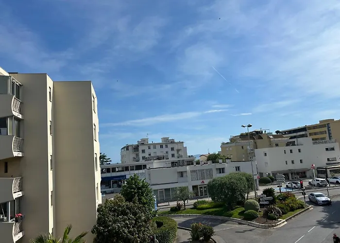 Riviera Retreat - Steps To & Shops, Balcony & Ac Lejlighed Saint-Laurent-du-Var