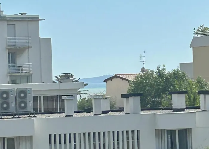 Lejlighed Riviera Retreat - Steps To & Shops, Balcony & Ac