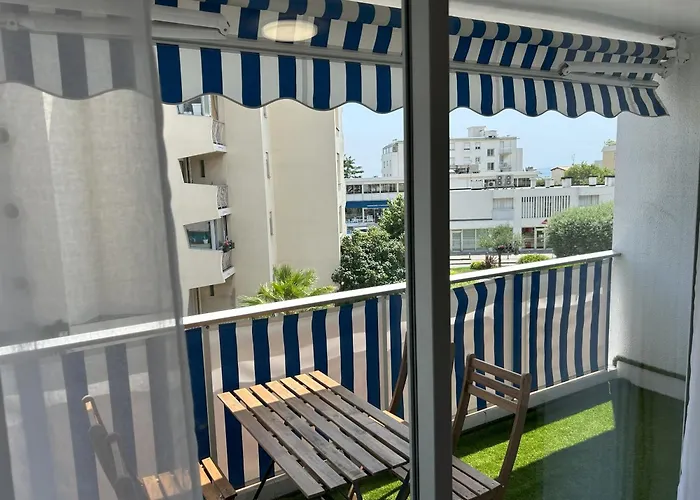 Lejlighed Riviera Retreat - Steps To & Shops, Balcony & Ac *