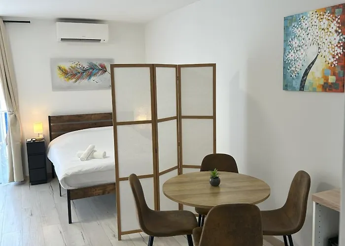 Riviera Retreat - Steps To & Shops, Balcony & Ac * Saint-Laurent-du-Var