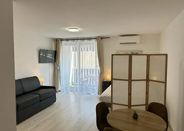 Lejlighed Riviera Retreat - Steps To & Shops, Balcony & Ac *