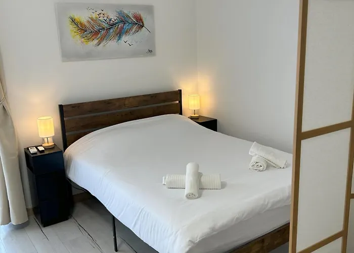 Lejlighed Riviera Retreat - Steps To & Shops, Balcony & Ac